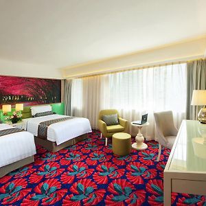 Adjoining Family Rooms