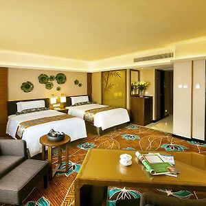 Grand Deluxe Queen or Twin Room